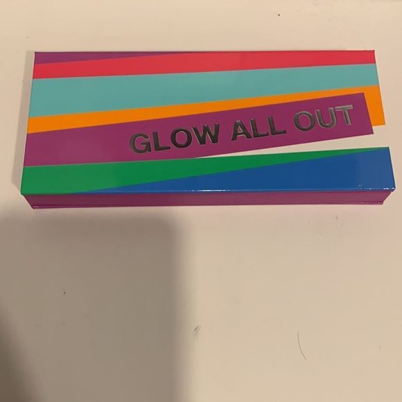 Clinque Glow All Out  Palette - MEDIUM DARK - Picture 4 of 9